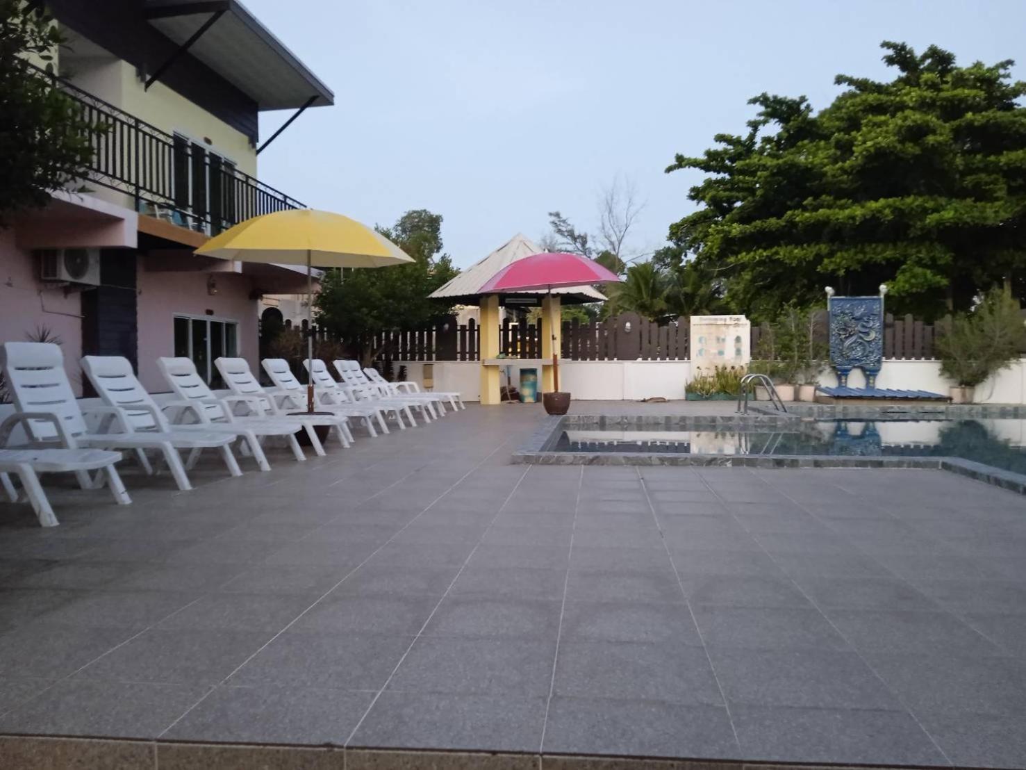 Hotel Chom By The Sea